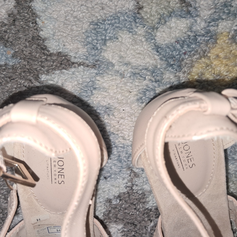 EUC Jones New York Cream Perforated Wedge Sandals 7.5 - Picture 6 of 7